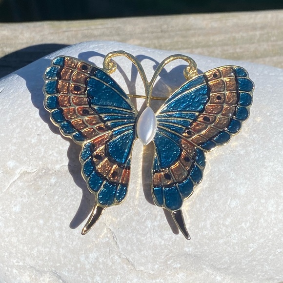 Butterfly brooch pin teal and bronze enameled with faux pearl center - Picture 9 of 9